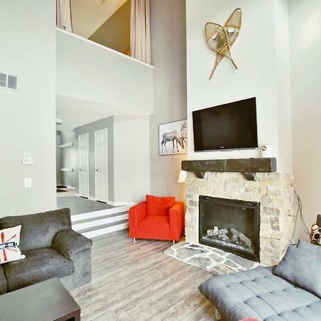 Spacious Chalet Close To The Village & Golf บลูเมาเทนส์ ภายนอก รูปภาพ