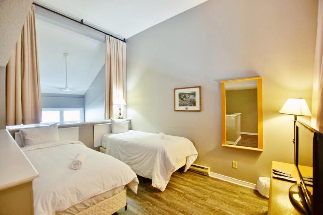 Spacious Chalet Close To The Village & Golf บลูเมาเทนส์ ภายนอก รูปภาพ