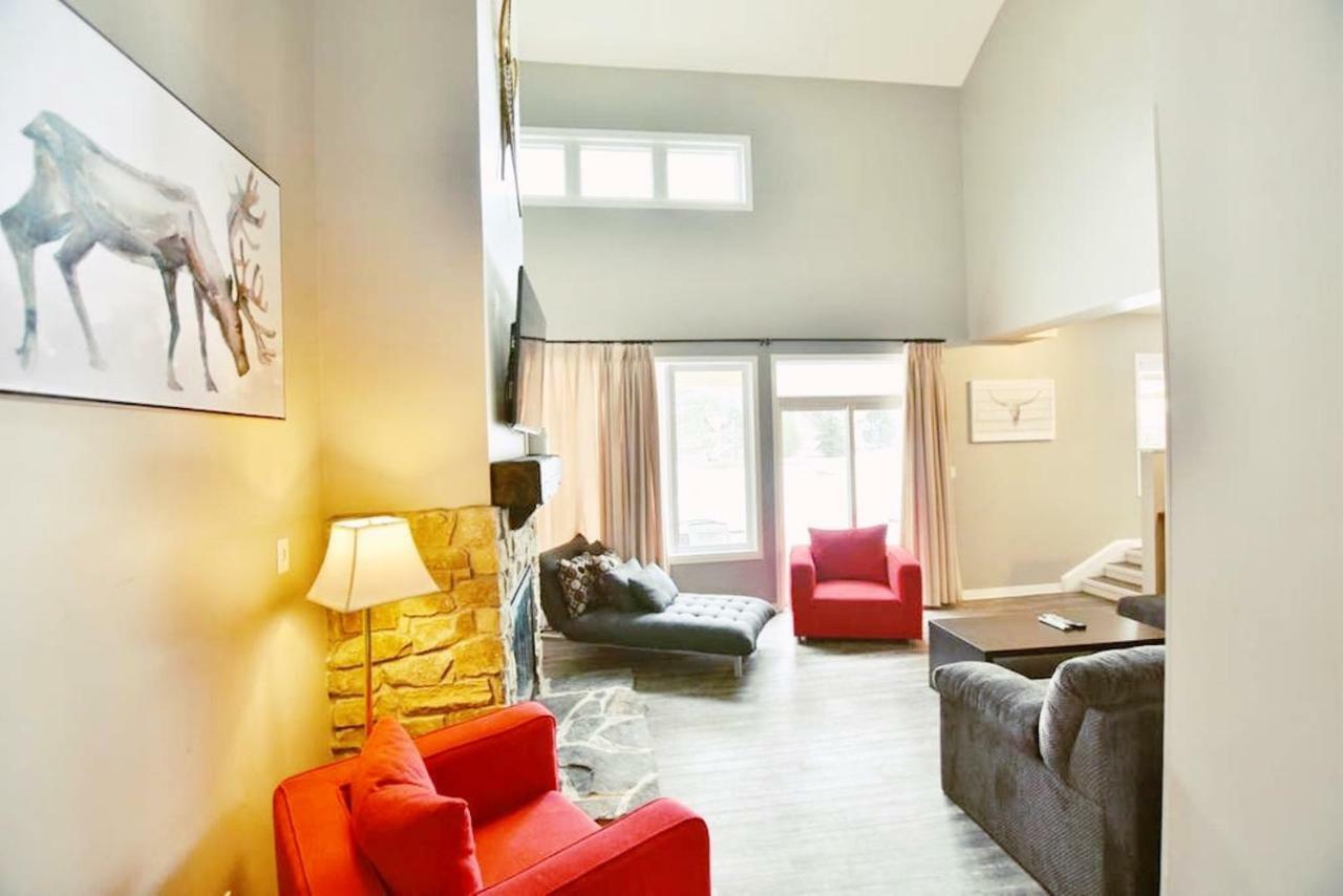 Spacious Chalet Close To The Village & Golf บลูเมาเทนส์ ภายนอก รูปภาพ