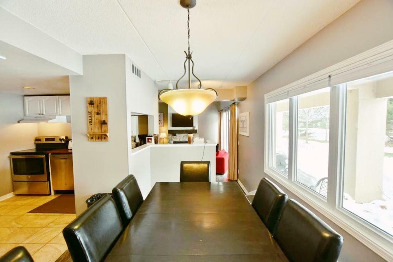 Spacious Chalet Close To The Village & Golf บลูเมาเทนส์ ภายนอก รูปภาพ